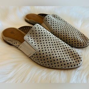 Frye Ash Slides size 7.5